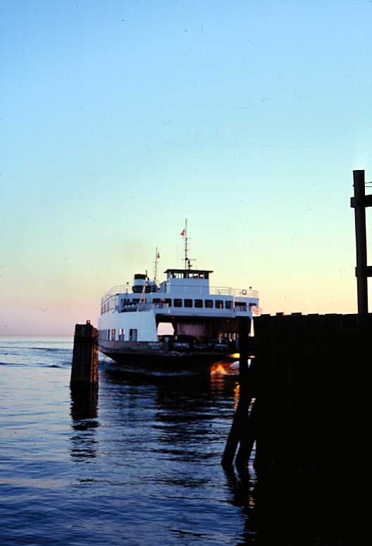 http://www.wsdot.wa.gov/ferries/images/wsf_photo_gallery/backdrops/dock1.jpg